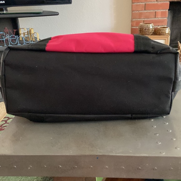 Puma tote bag. Can be used as a gym bag or a trip to the grocery store. - Picture 7 of 9